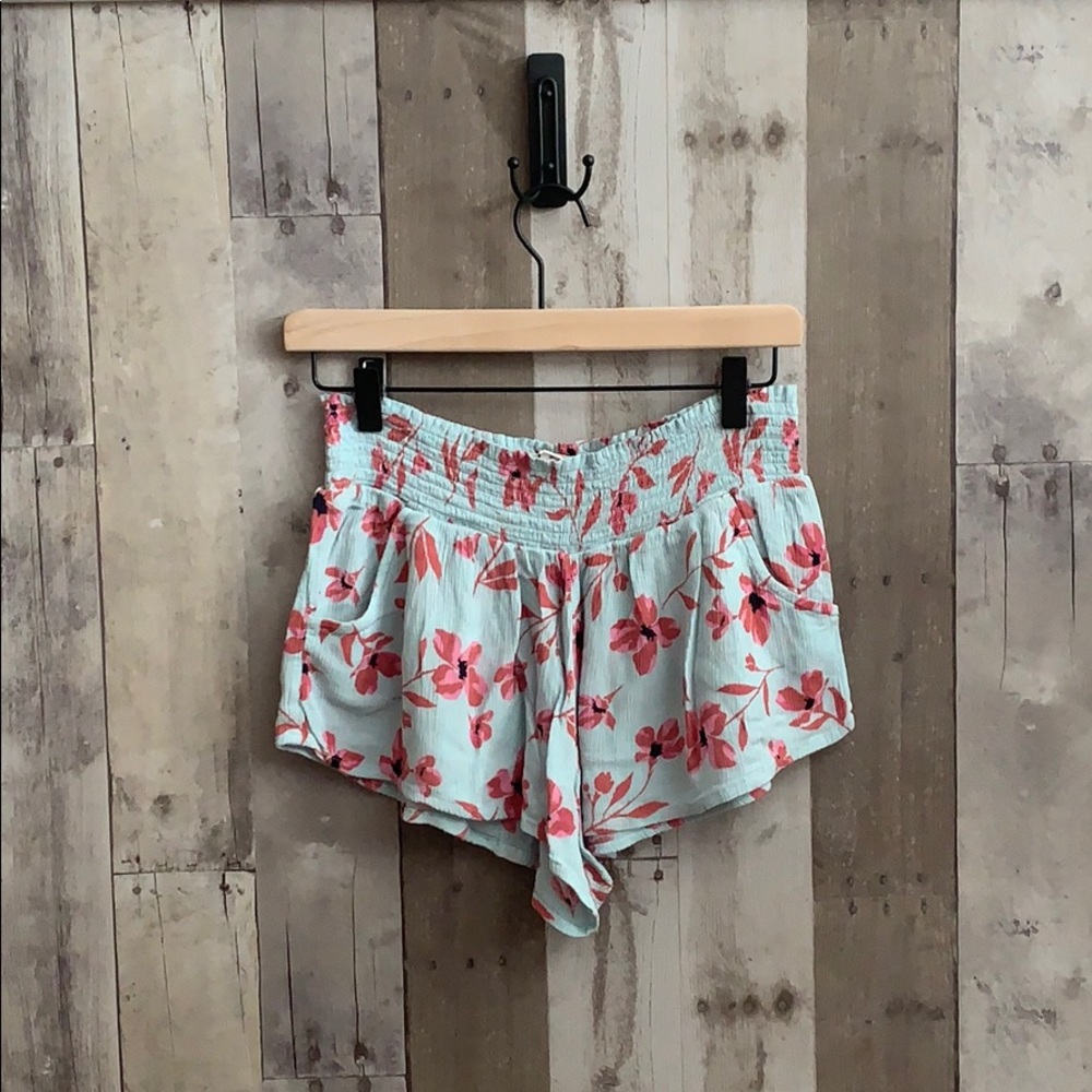 SOLD Flowy Billabong shorts